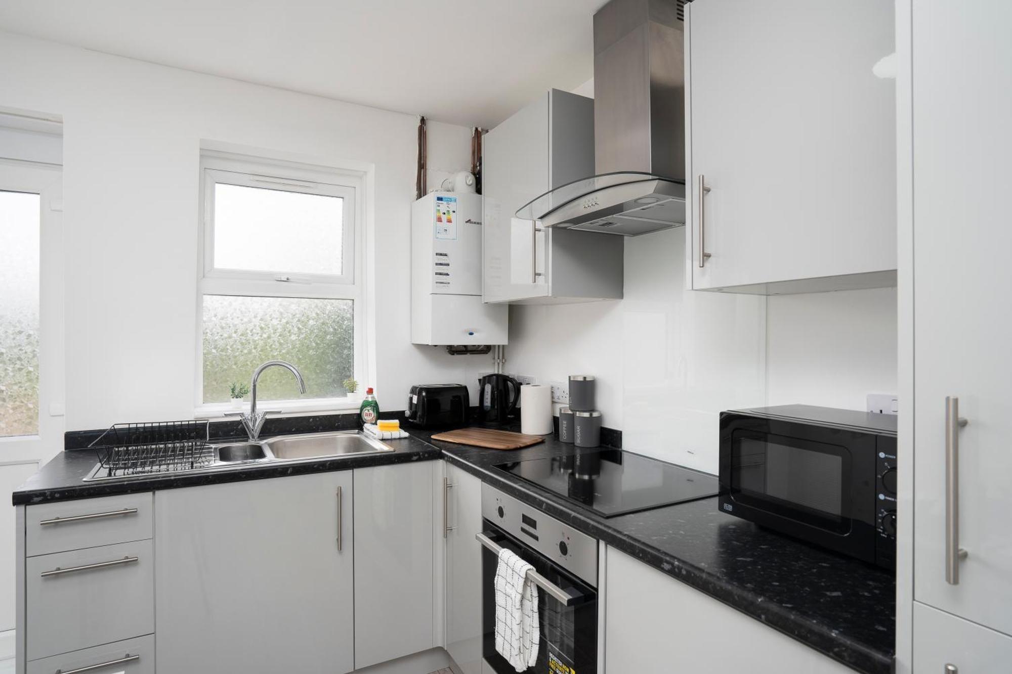 Appartamento Modern 4 Bed House-Free Parking Burton  Esterno foto