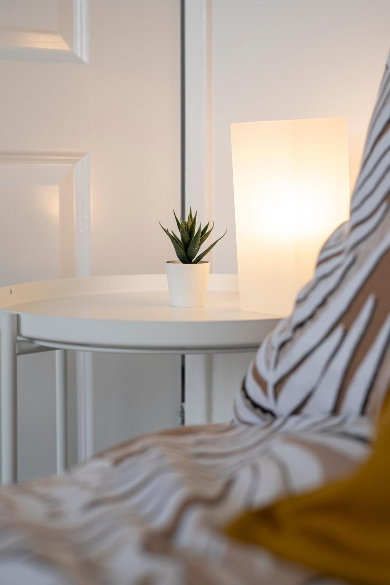 Appartamento Modern 4 Bed House-Free Parking Burton  Esterno foto