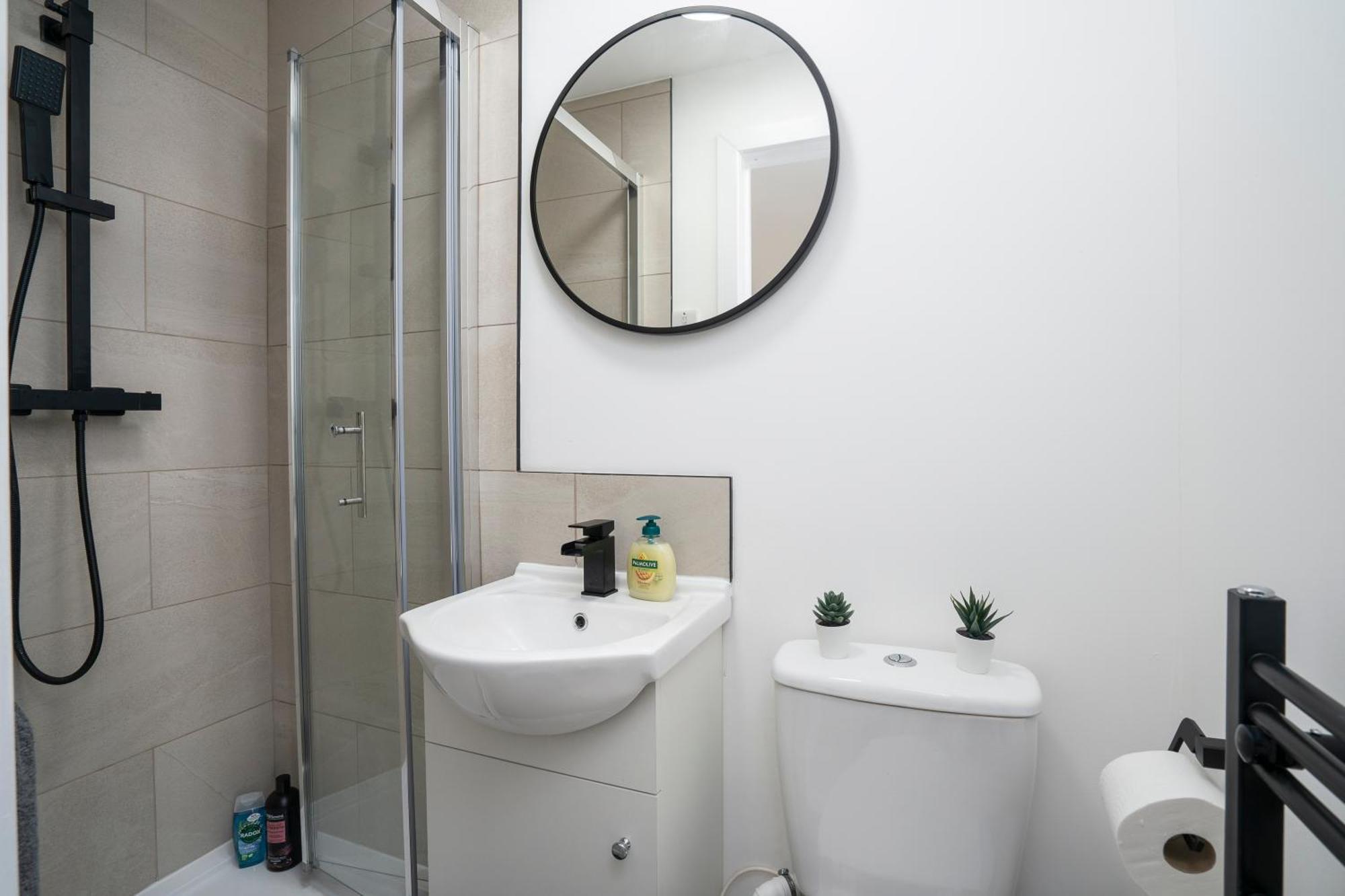 Appartamento Modern 4 Bed House-Free Parking Burton  Esterno foto